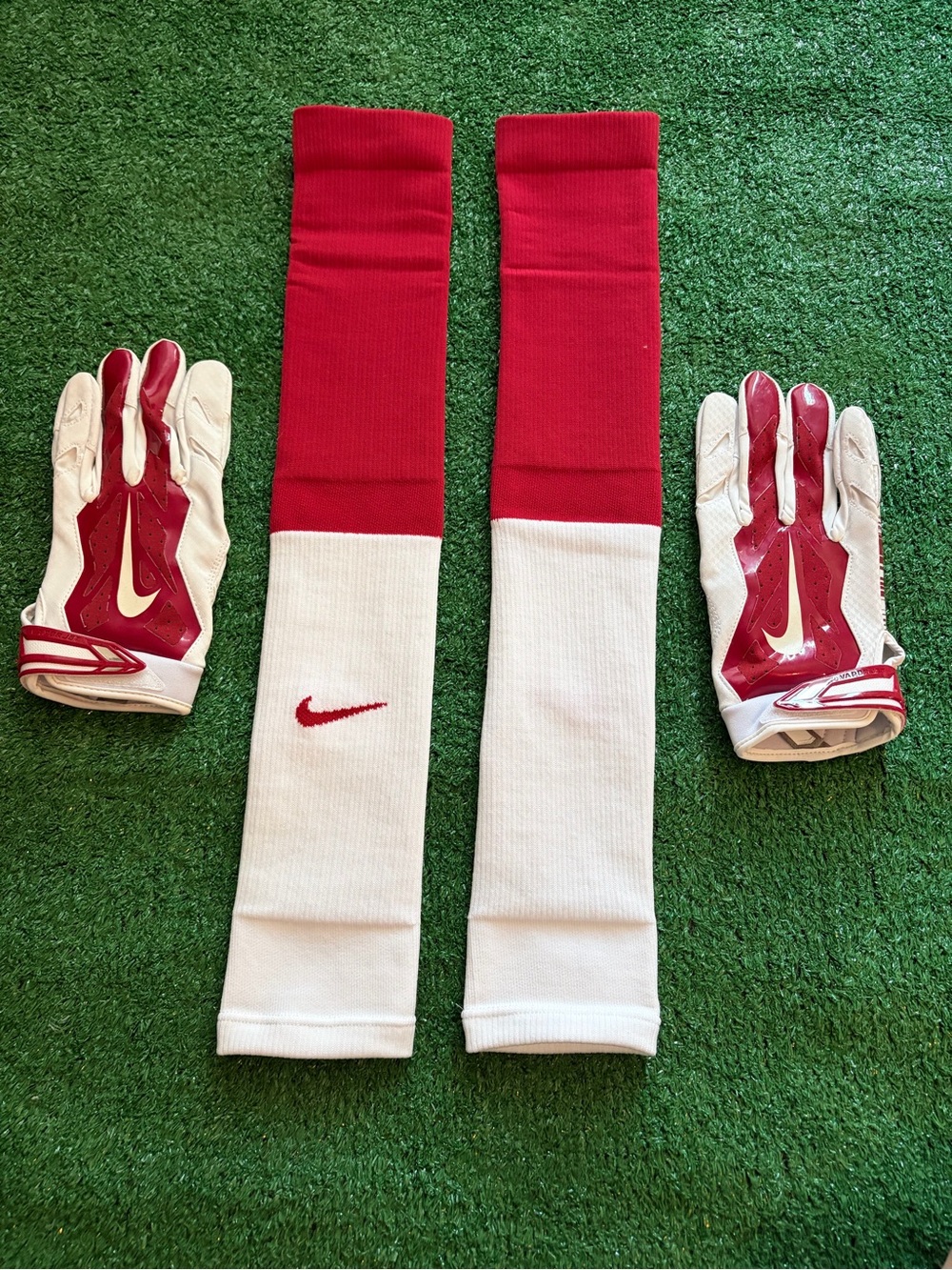 NEW NIKE VAPOR JET 3.0 WR FOOTBALL GLOVES WHITE / CRIMSON SLEEVES COMBO